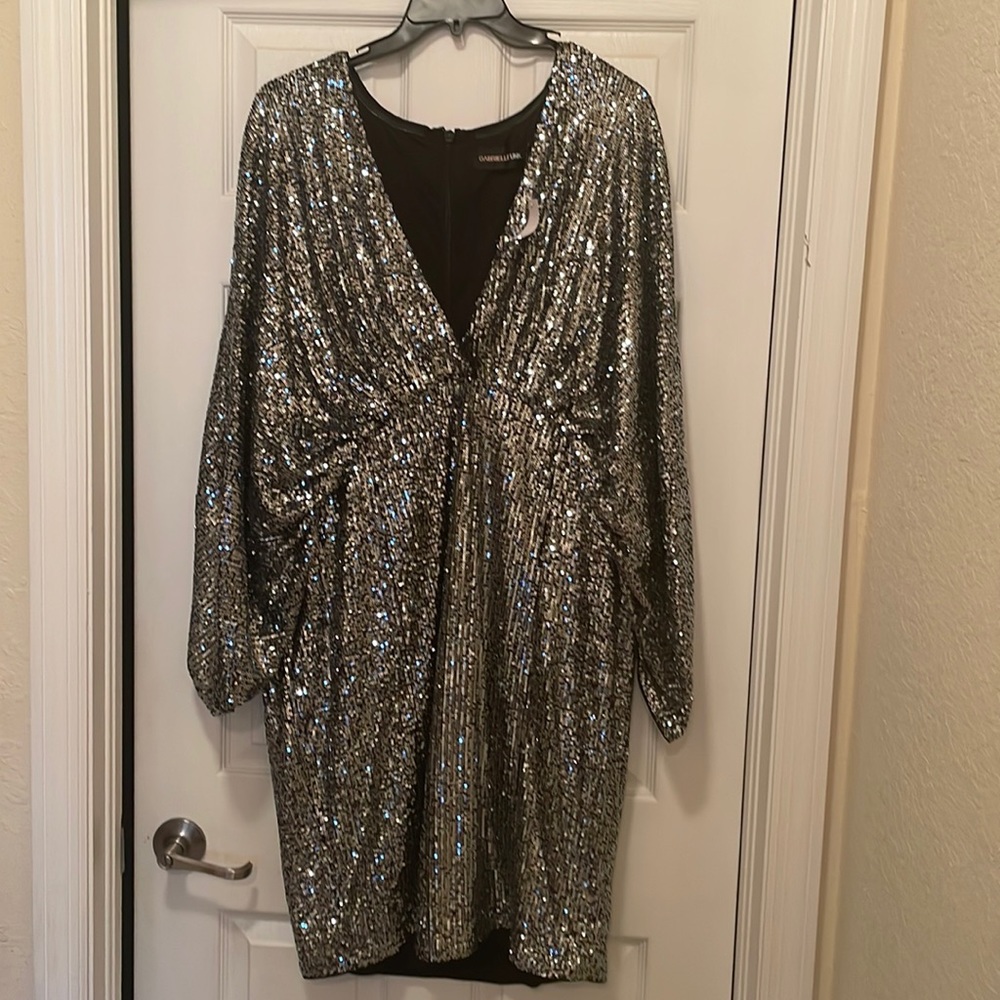 BEAUTIFUL NEVER WORN GABRIELLE UNION SEQUINS DRESS